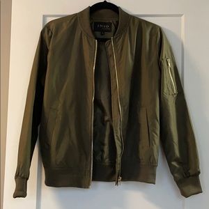 ⭐️ Green bomber jacket